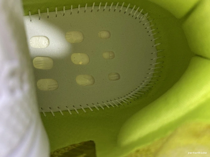 YEEZY HYLTE ADIDAS BOOST FZ4990 380 GLOW 0708
